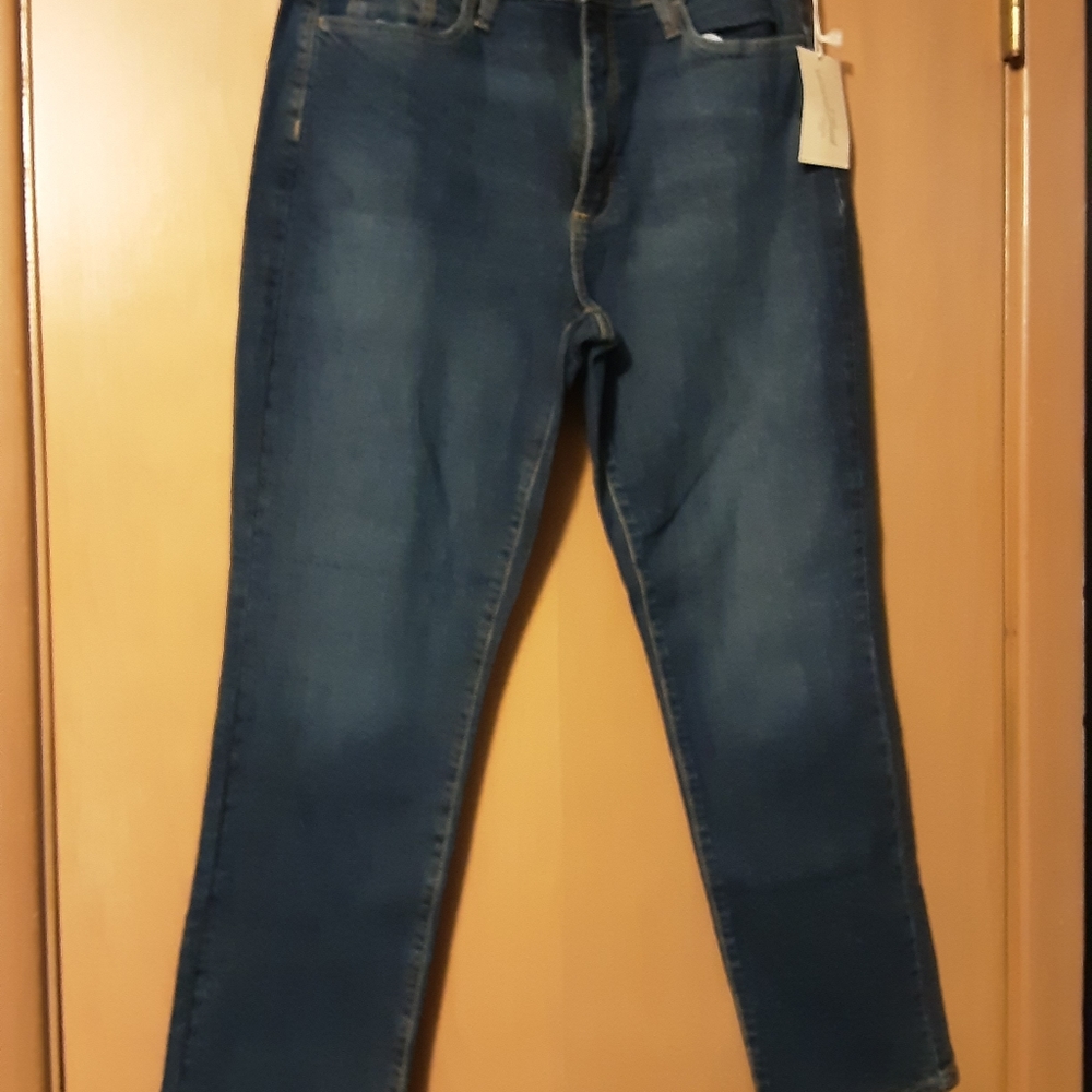 Mid Rise Straight Size 8